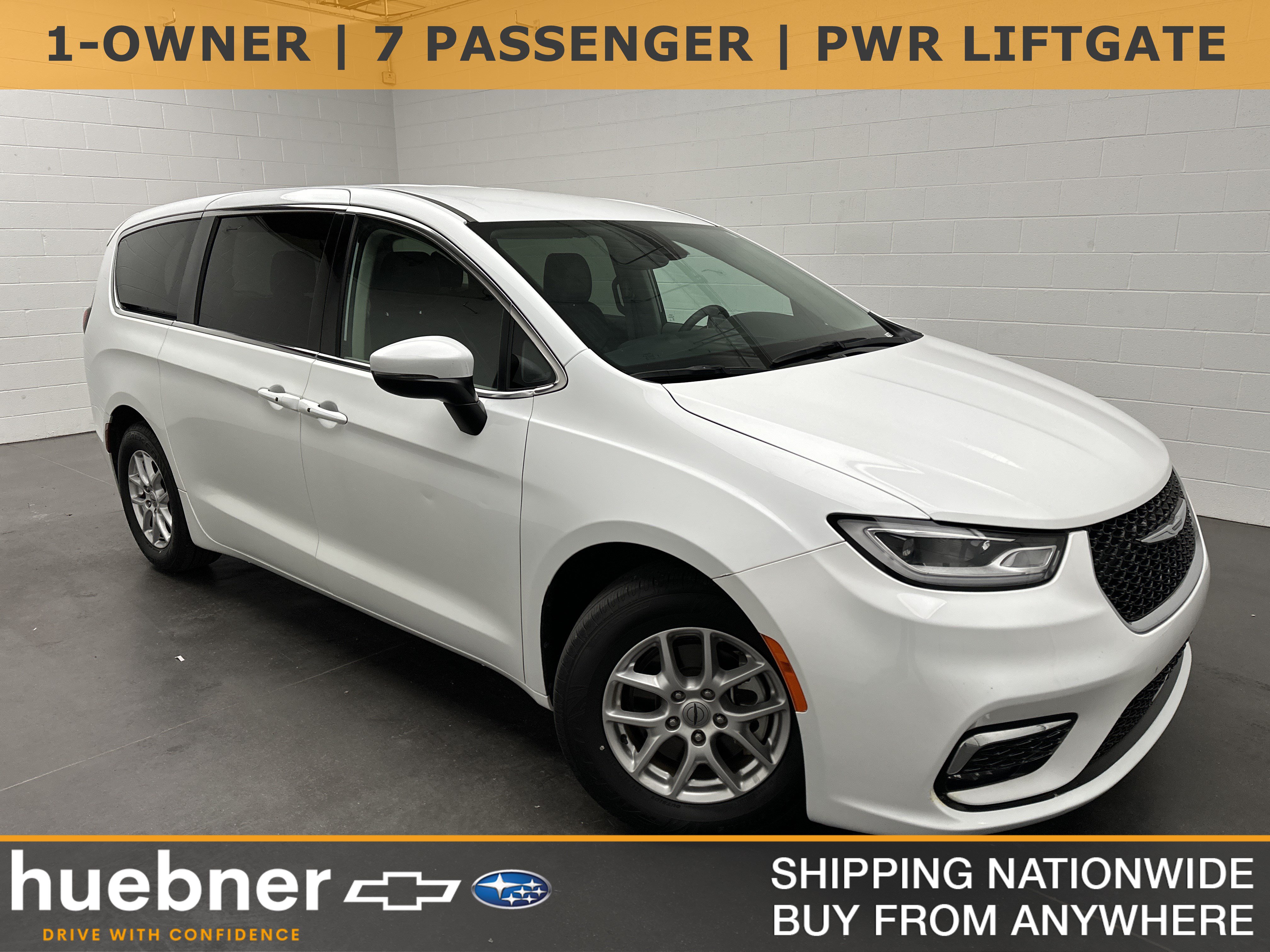 Used 2023 Chrysler Pacifica Touring-L FWD image 1