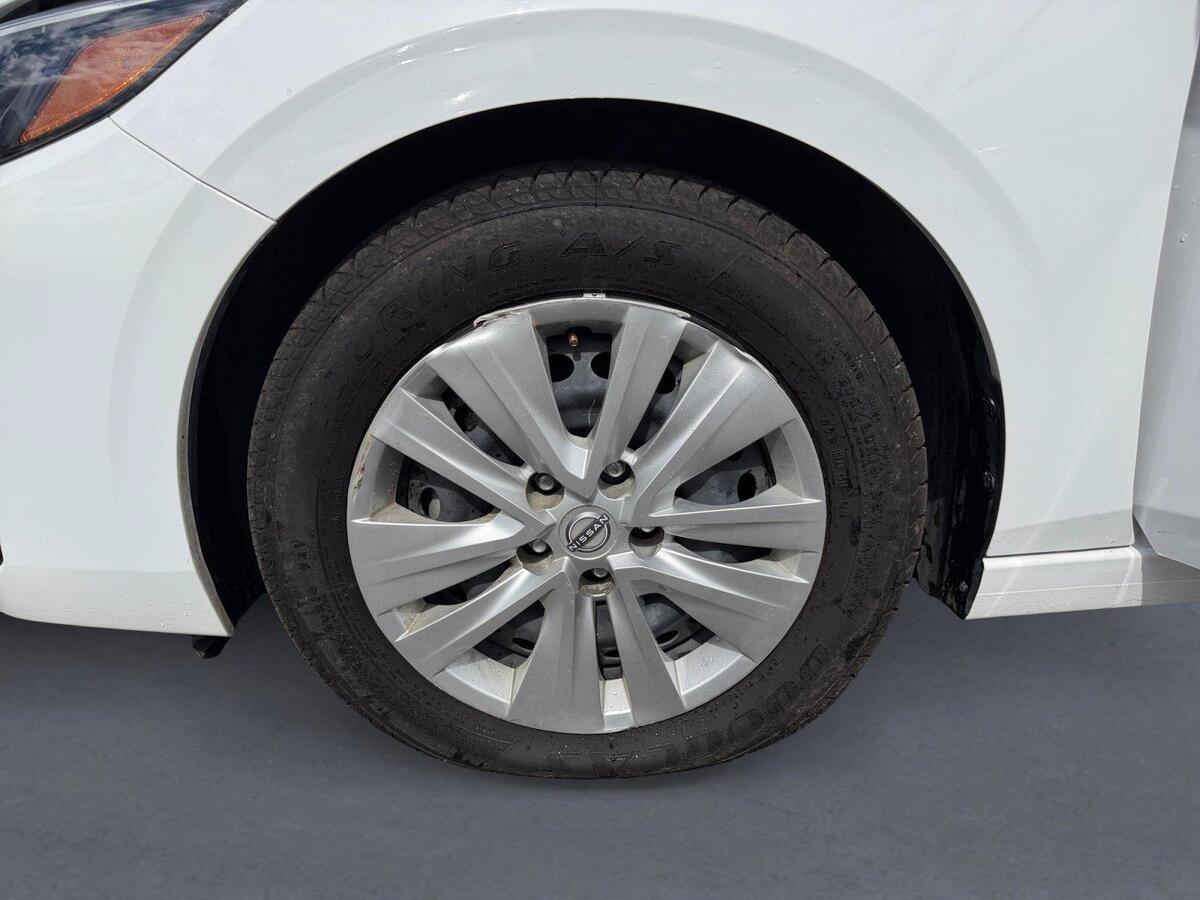 Used 2025 Nissan Sentra S FWD image 14