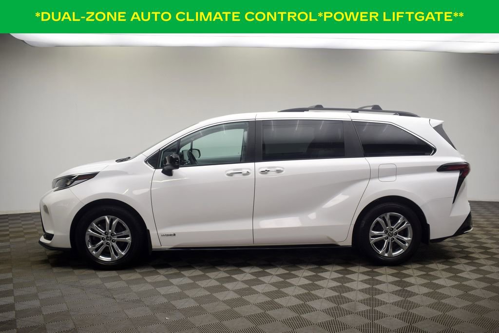 Used 2021 Toyota Sienna XSE w/ XSE Plus Package image 12