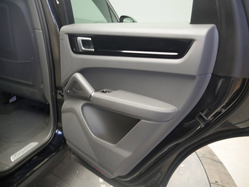Certified 2023 Porsche Cayenne image 25