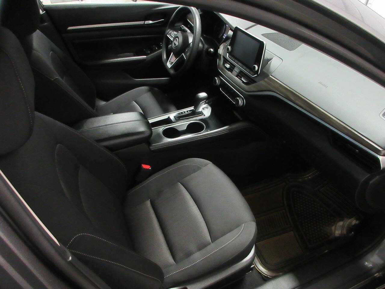 Used 2023 Nissan Altima 2.5 SV FWD image 8