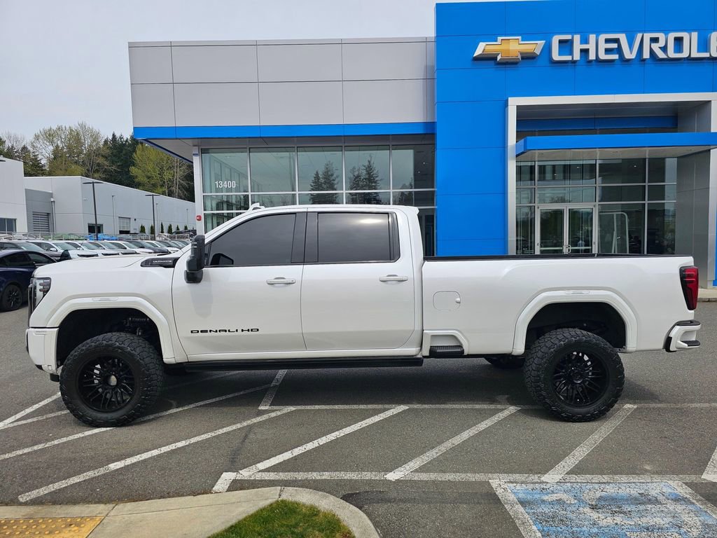 Used 2024 GMC Sierra 3500 Denali Ultimate AWD/4WD image 2