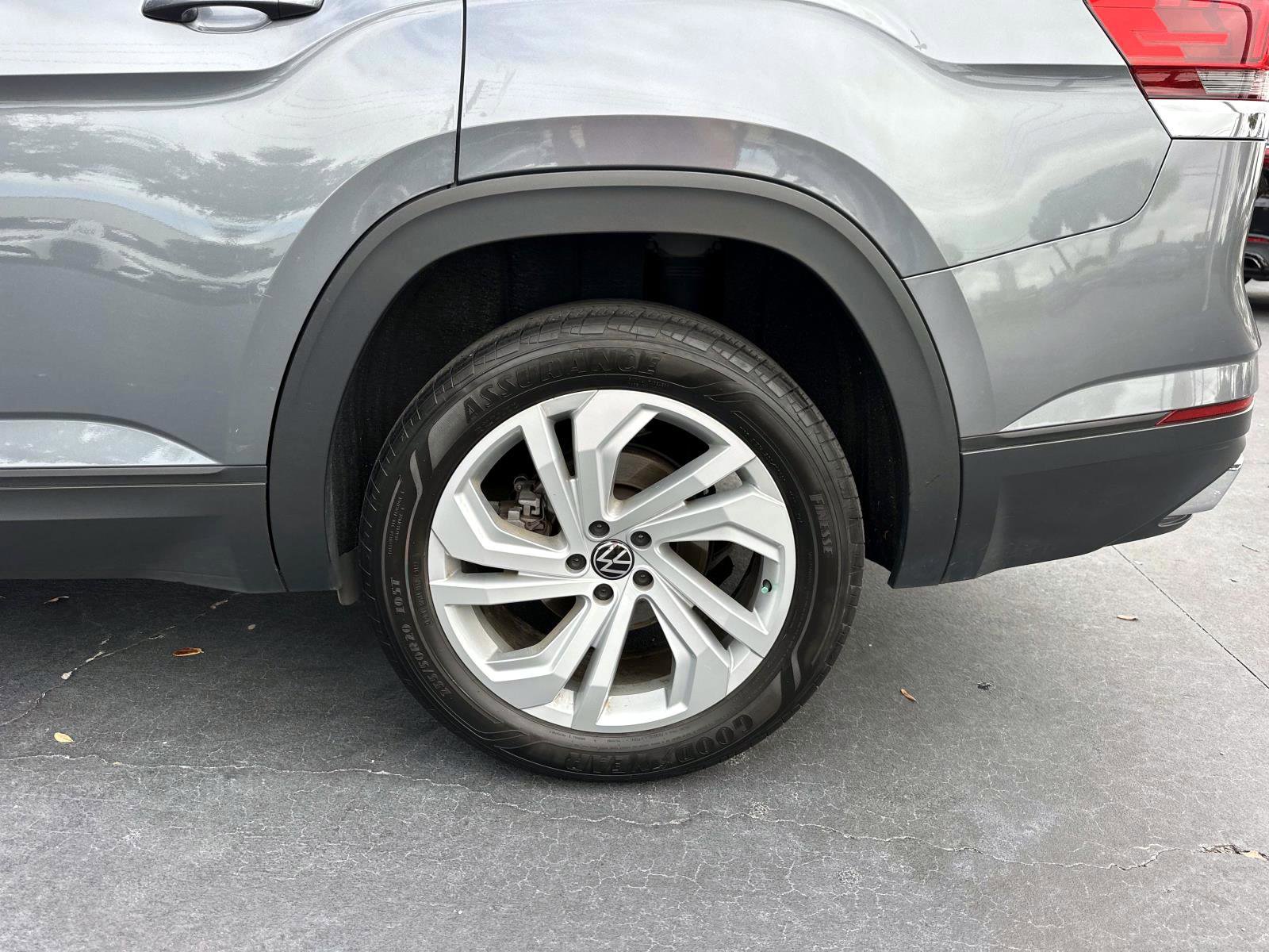 Used 2023 Volkswagen Atlas SE image 12