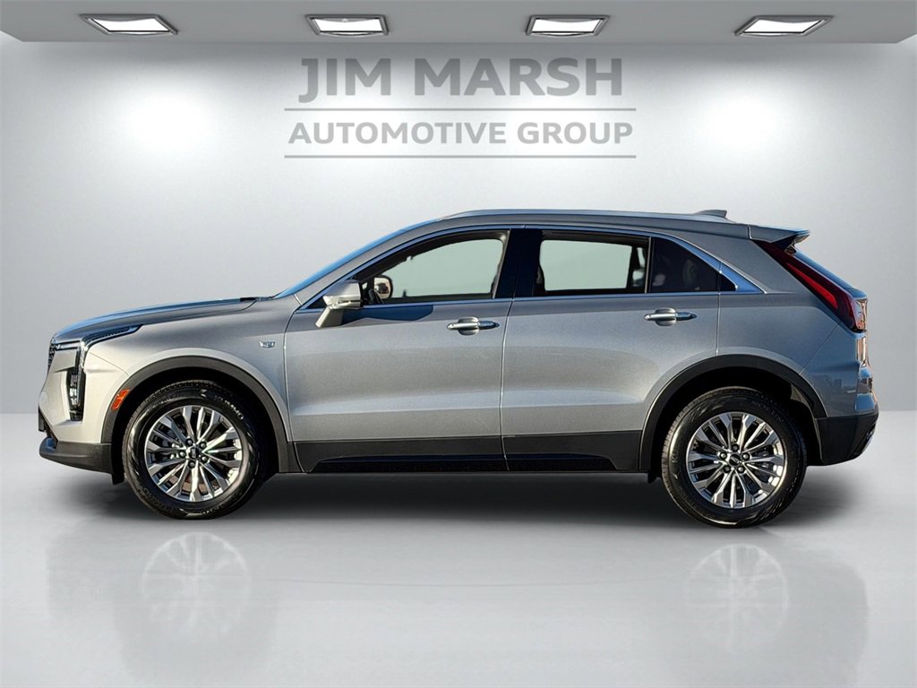 Used 2024 Cadillac XT4 Premium Luxury image 2