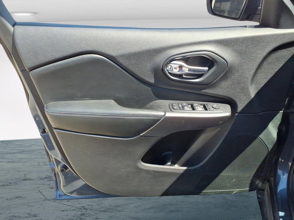 Used 2020 Jeep Cherokee Latitude Plus w/ Cold Weather Group image 20