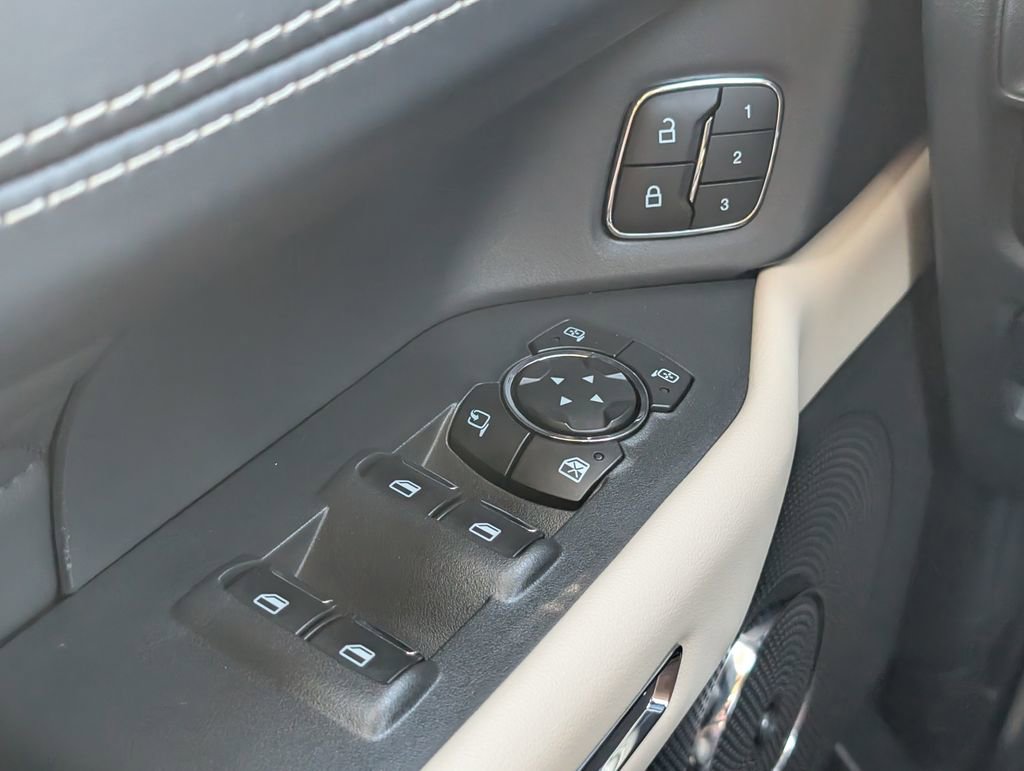 Used 2024 Ford Expedition Platinum image 25
