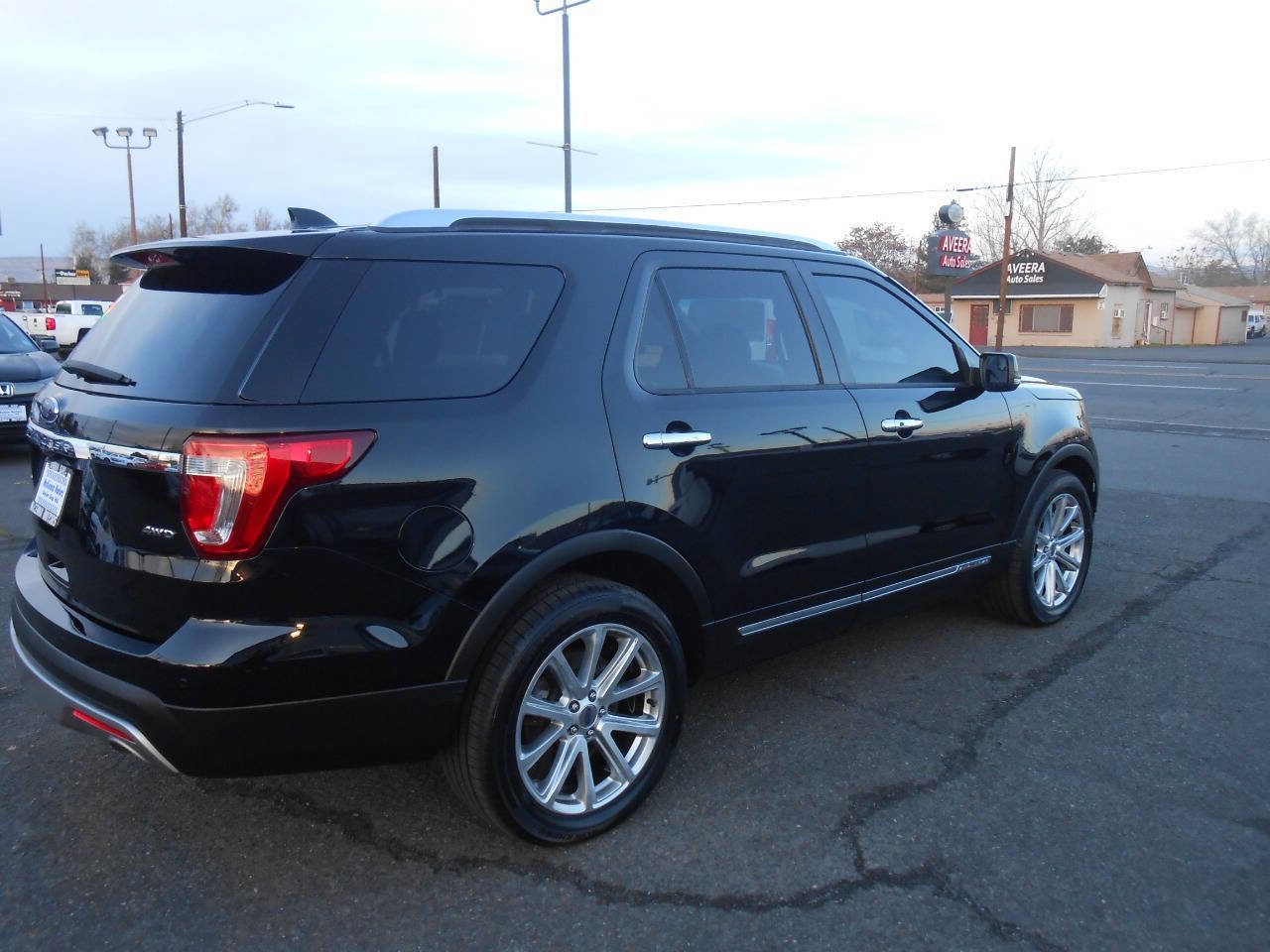 Used 2016 Ford Explorer Limited image 9