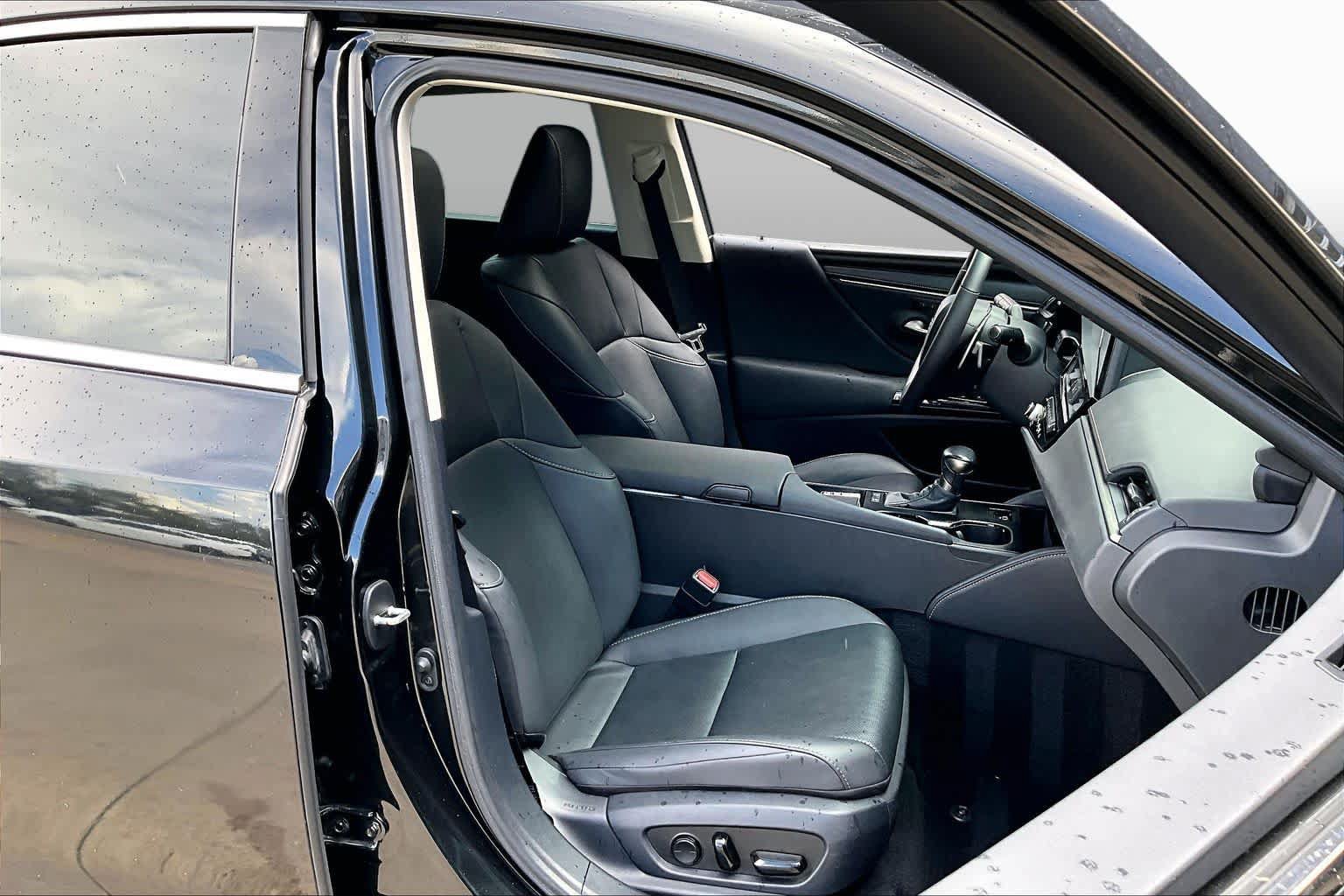 Used 2023 Lexus ES 300h w/ Premium Package FWD image 9