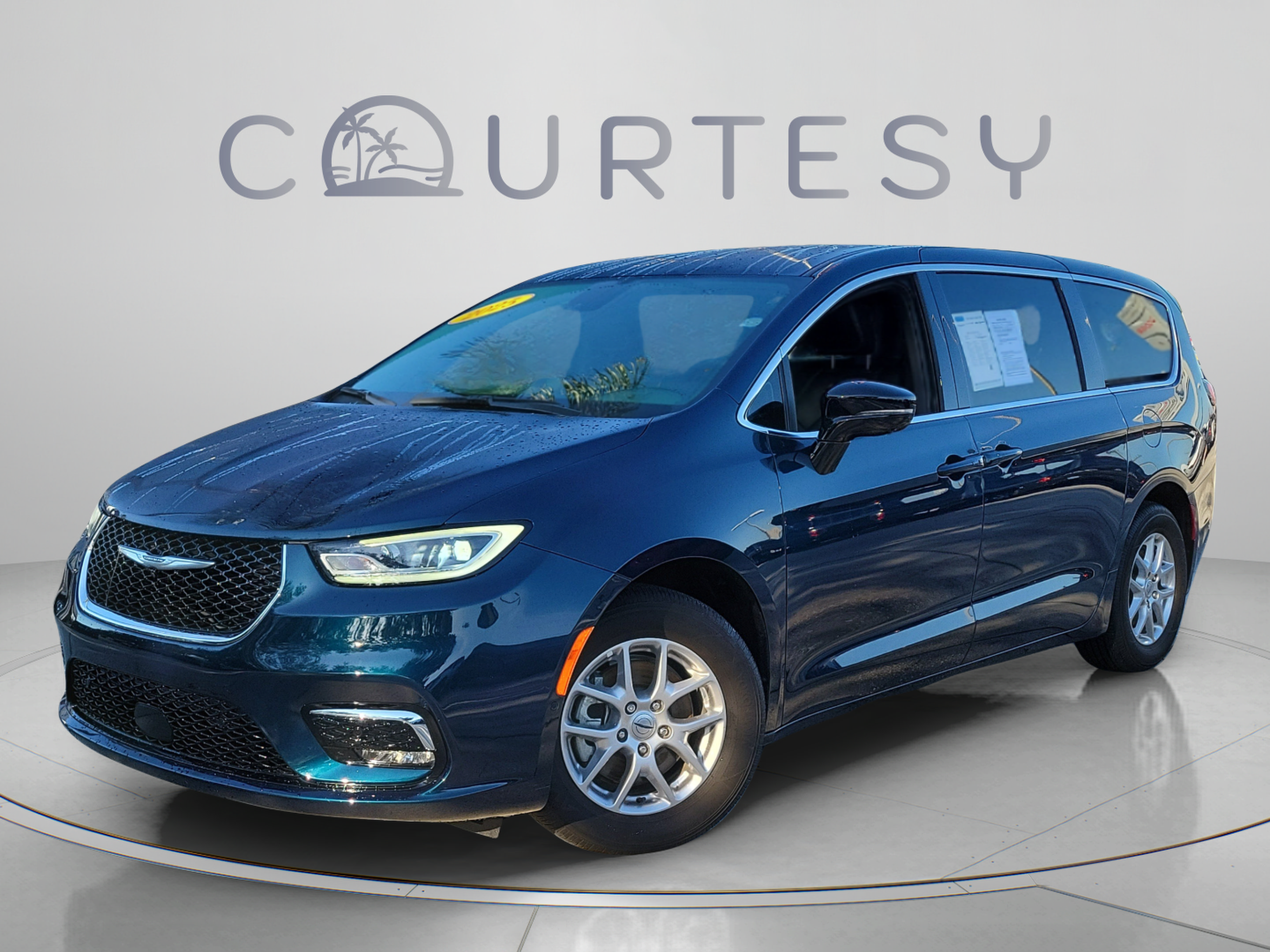 Used 2025 Chrysler Pacifica Select FWD 360° Tour