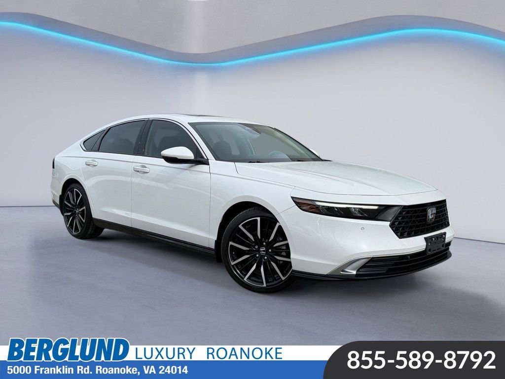 Used 2023 Honda Accord Touring image 1