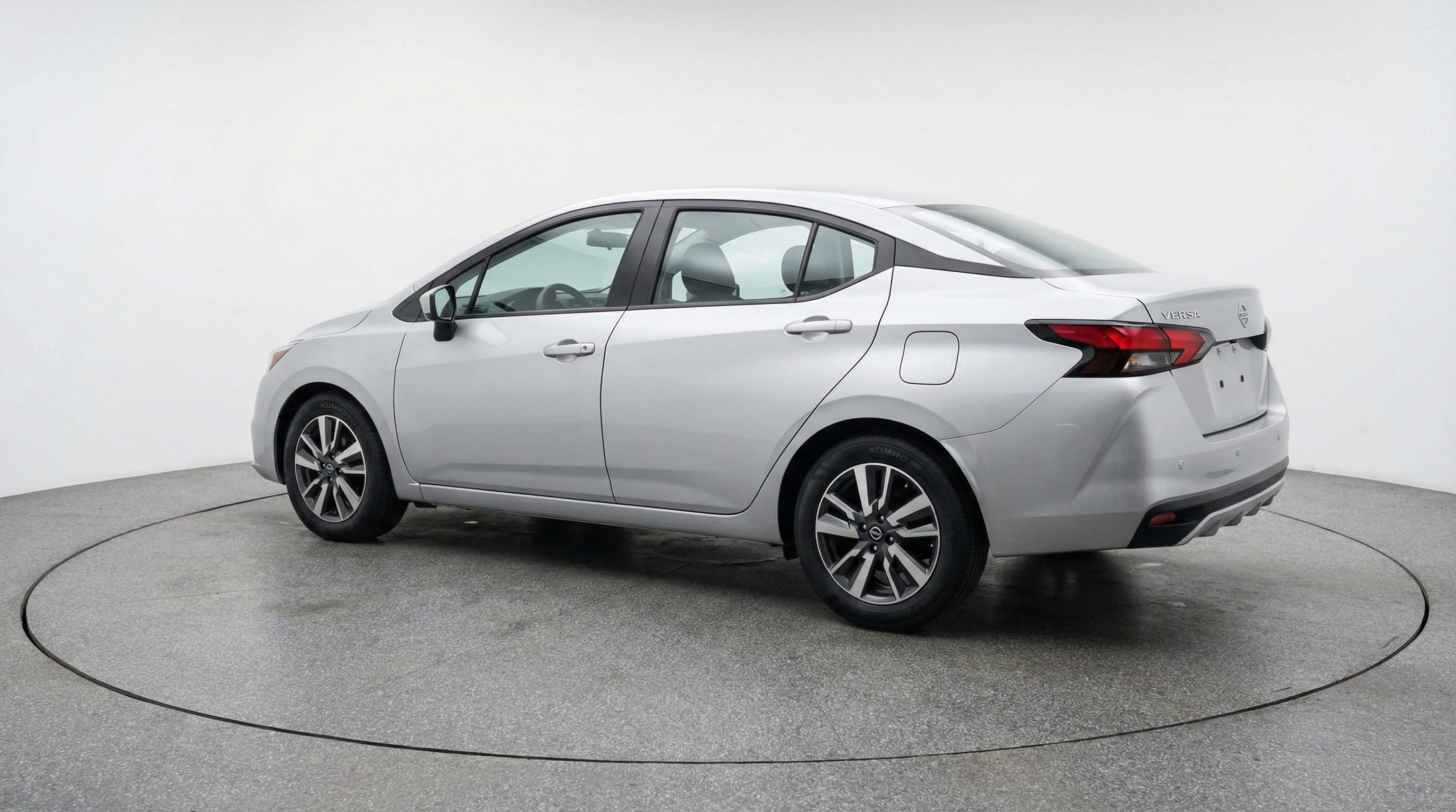 Used 2025 Nissan Versa SV image 6