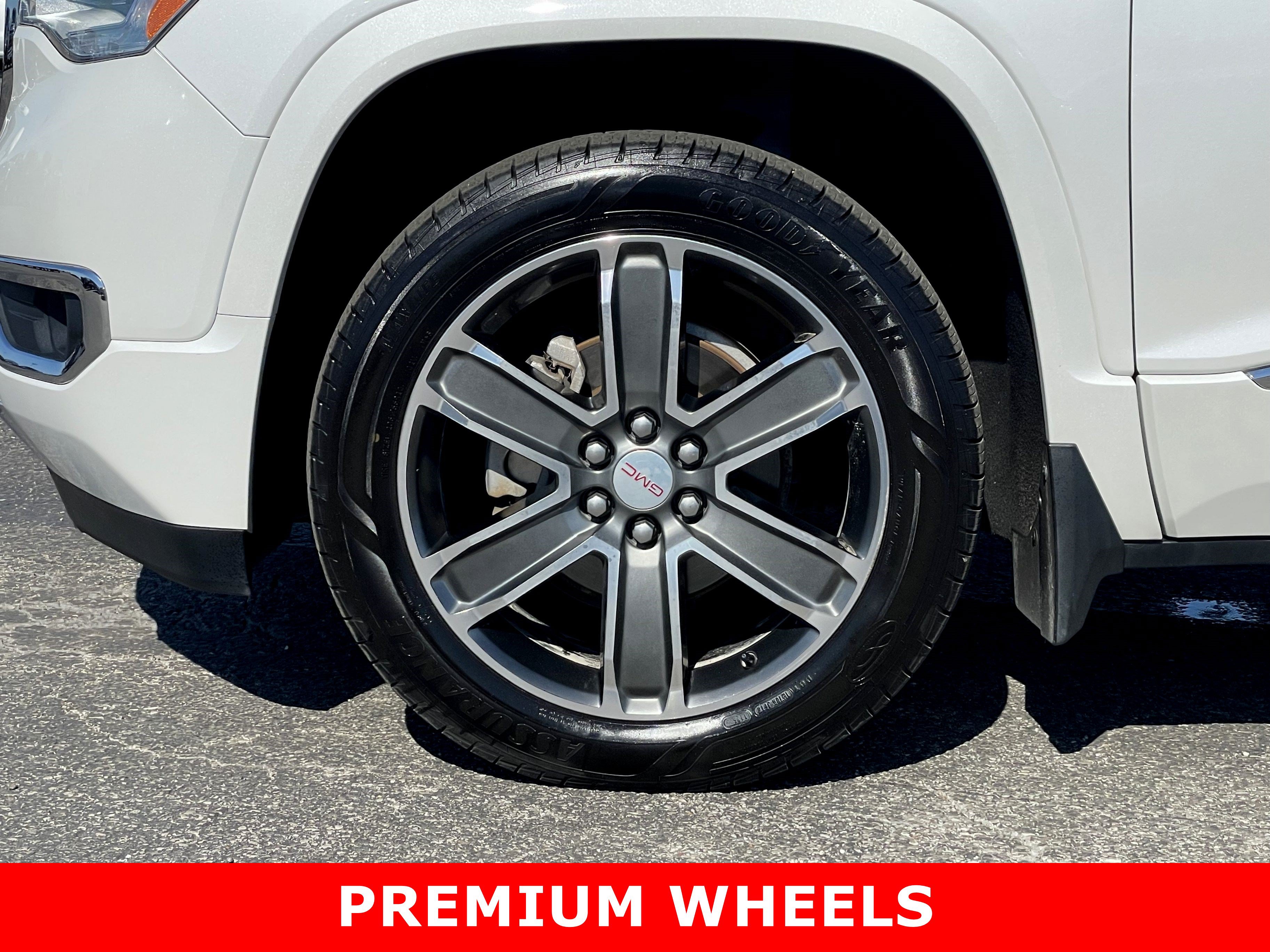 Used 2019 GMC Acadia Denali w/ Technology Package FWD image 9