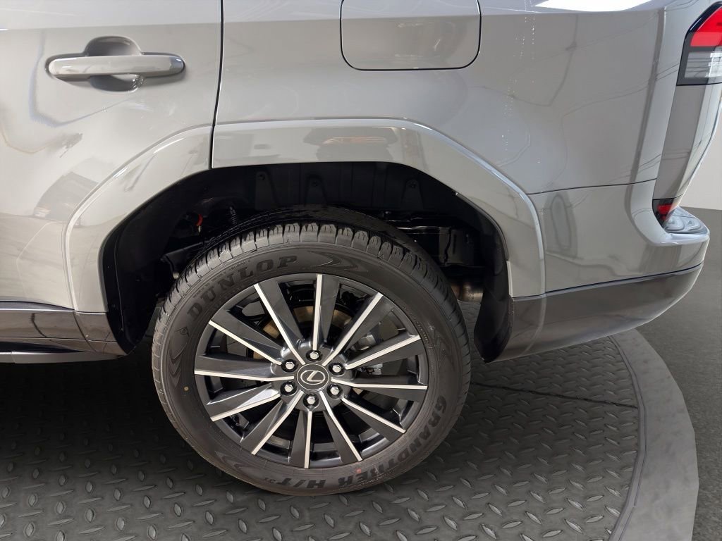 Used 2026 Lexus GX 550 w/ Accessory Package (2T) AWD/4WD image 23