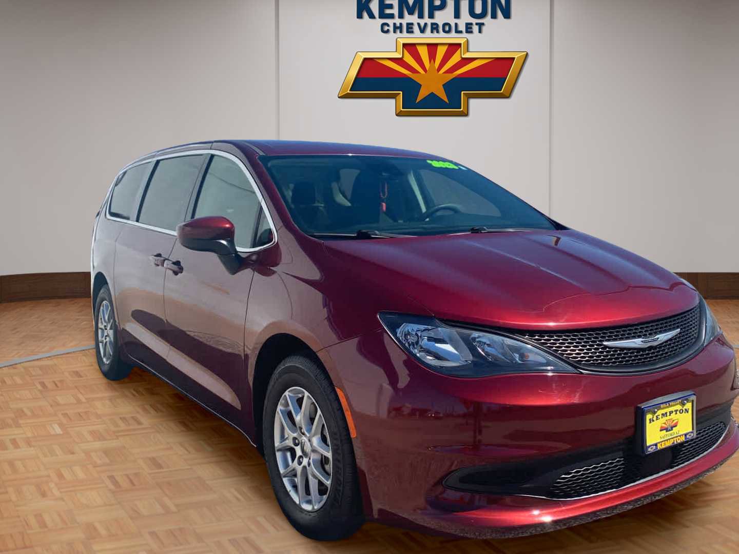 Used 2023 Chrysler Voyager LX image 3