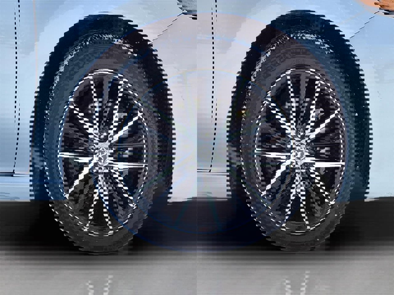 Used 2024 Toyota Camry SE image 7