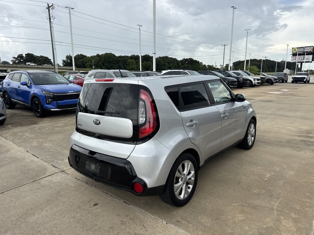Used 2016 Kia Soul + w/ Primo Package FWD image 18