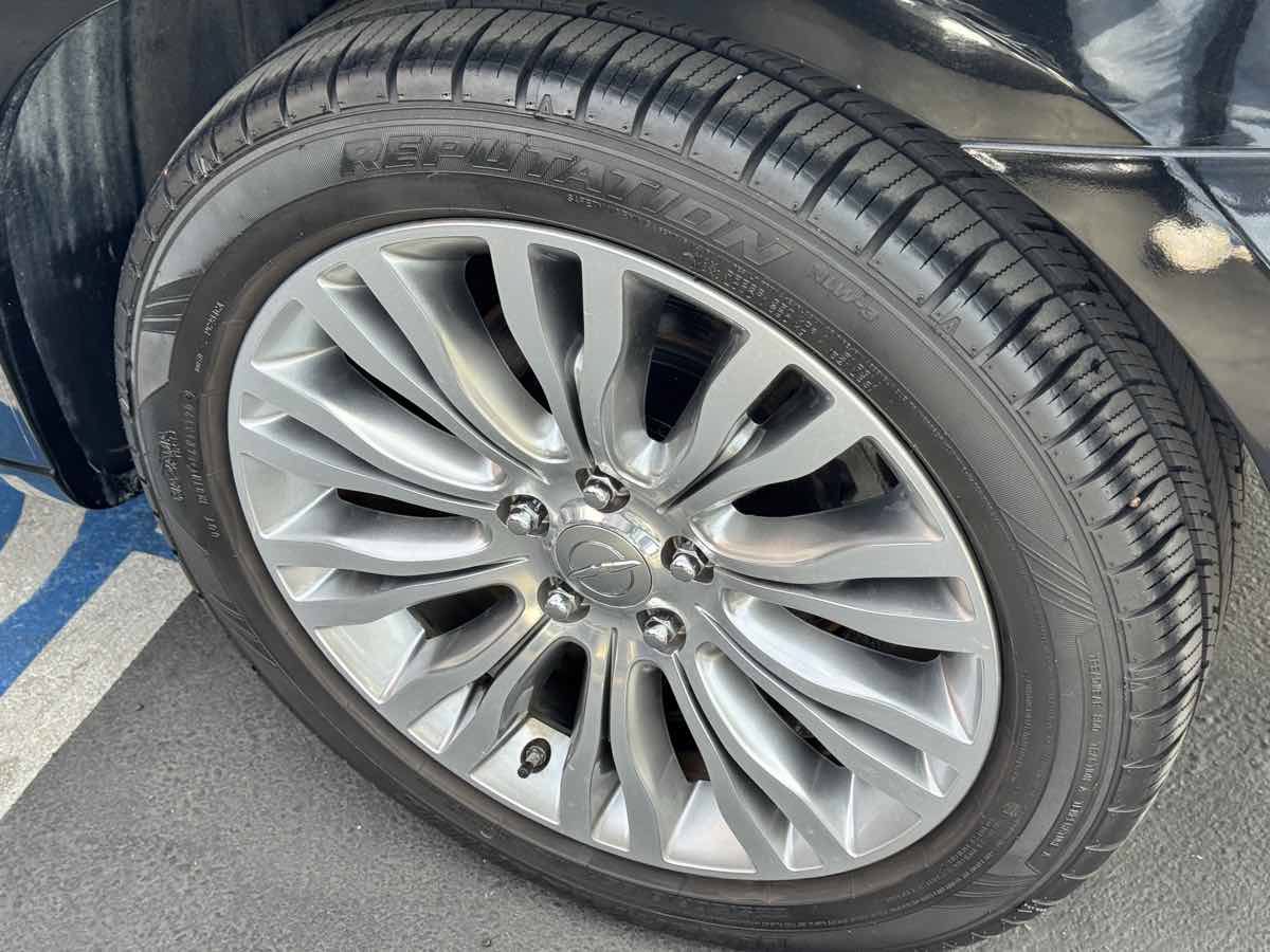 Used 2013 Chrysler 200 Limited FWD image 28