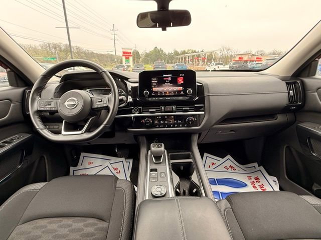 Certified 2024 Nissan Pathfinder SV w/ Black Appearance Package image 22