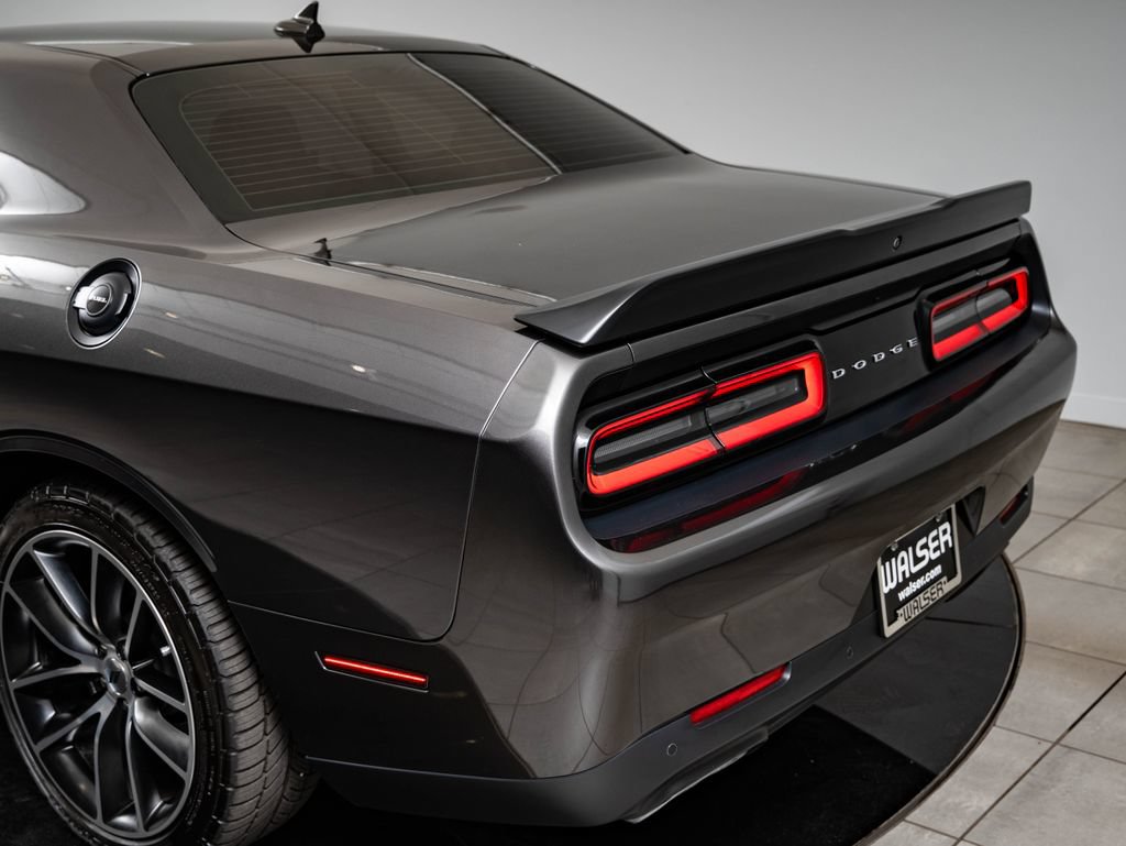 Used 2017 Dodge Challenger R/T Scat Pack w/ Leather Interior Group RWD image 18