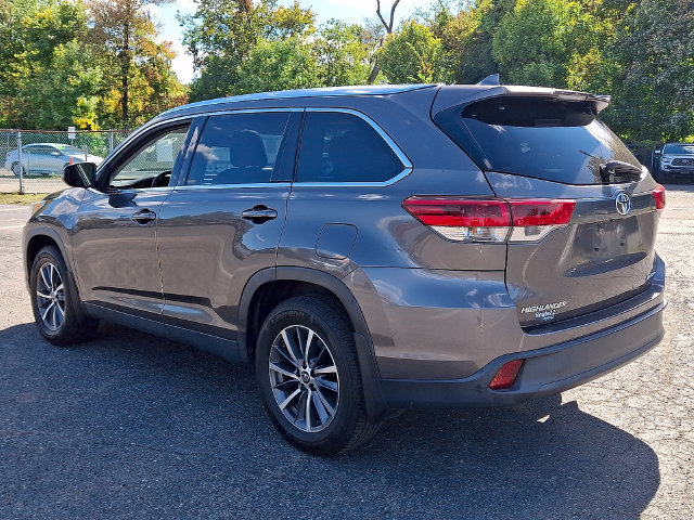 Used 2019 Toyota Highlander XLE AWD/4WD image 3