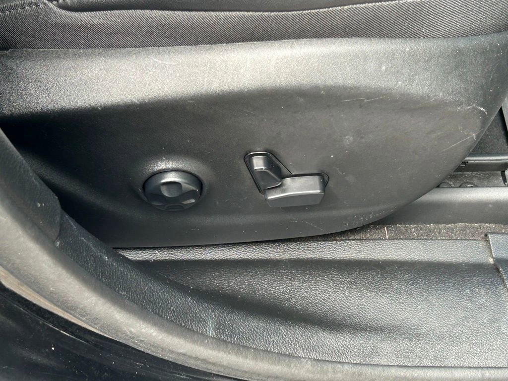 Used 2019 Jeep Cherokee Limited image 33