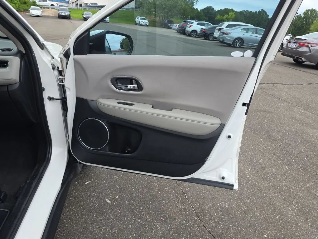Used 2018 Honda HR-V EX image 44