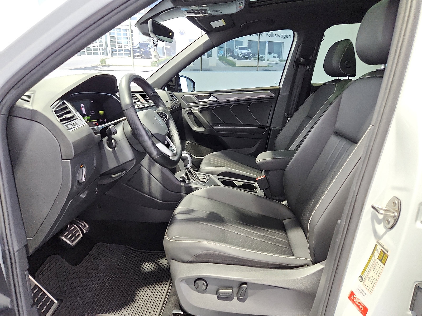 Certified 2023 Volkswagen Tiguan SE R-Line FWD image 12