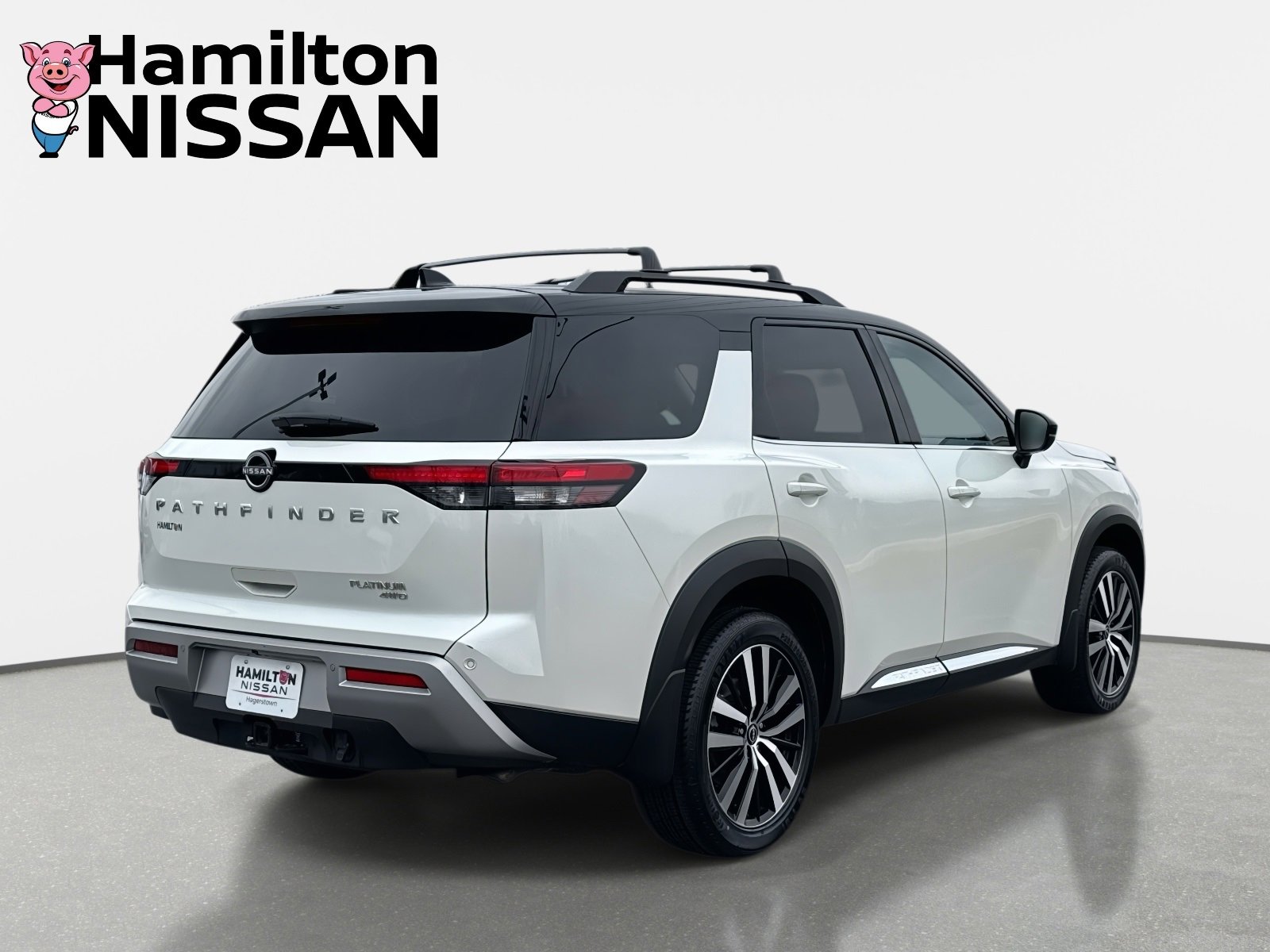 Used 2023 Nissan Pathfinder Platinum image 2