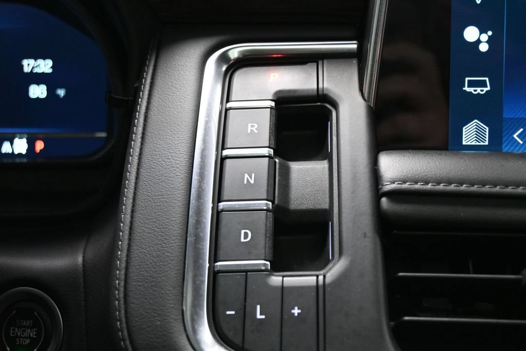 Used 2022 Chevrolet Tahoe Z71 w/ Luxury Package AWD/4WD image 23
