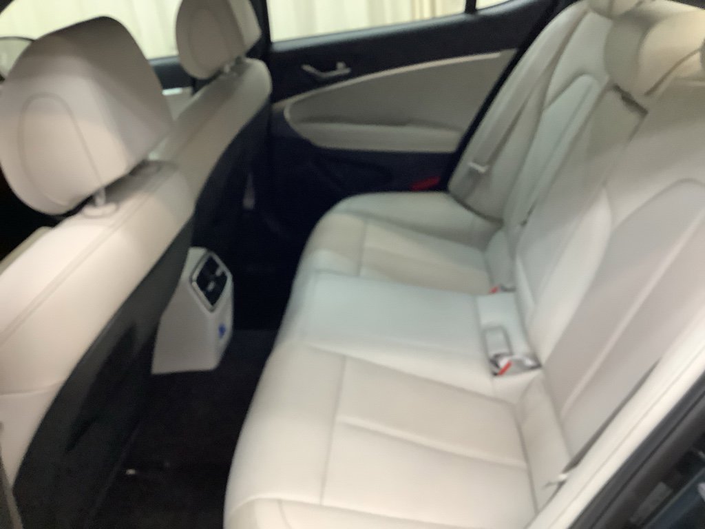 Used 2024 Genesis G70 2.5T image 27