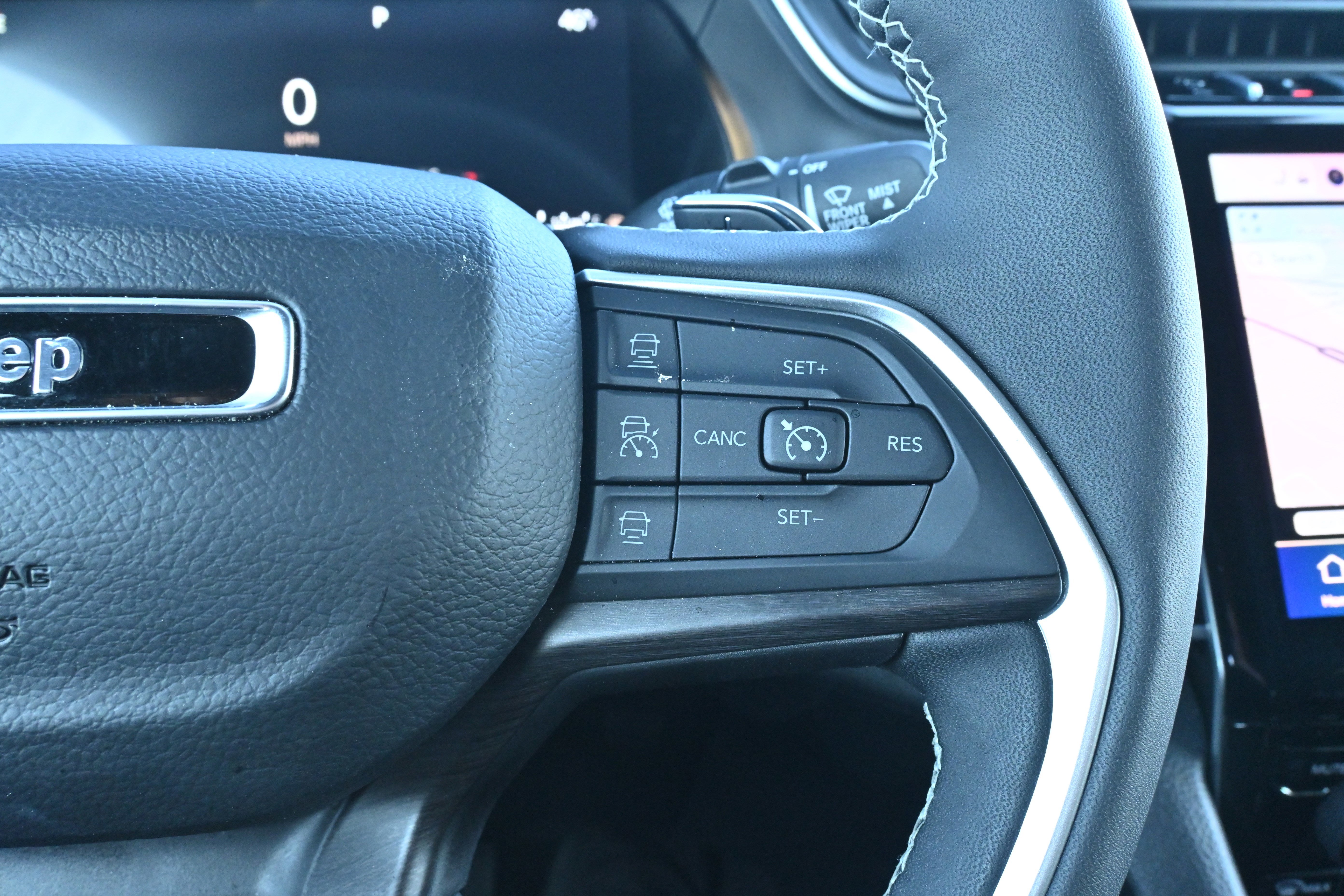 Used 2025 Jeep Grand Cherokee L Limited w/ Luxury Tech Group II image 34