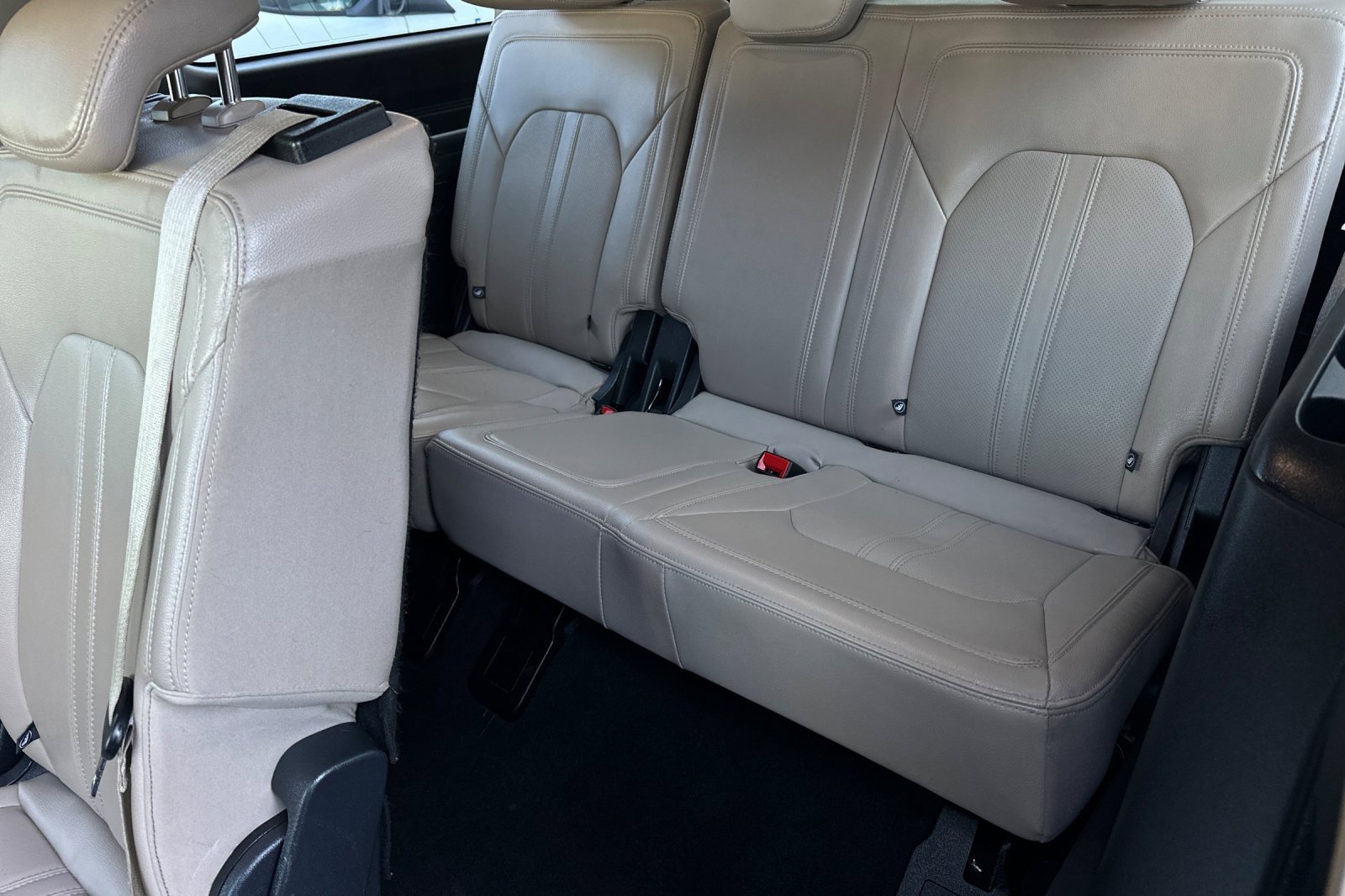 Used 2023 Ford Expedition Max Limited image 14