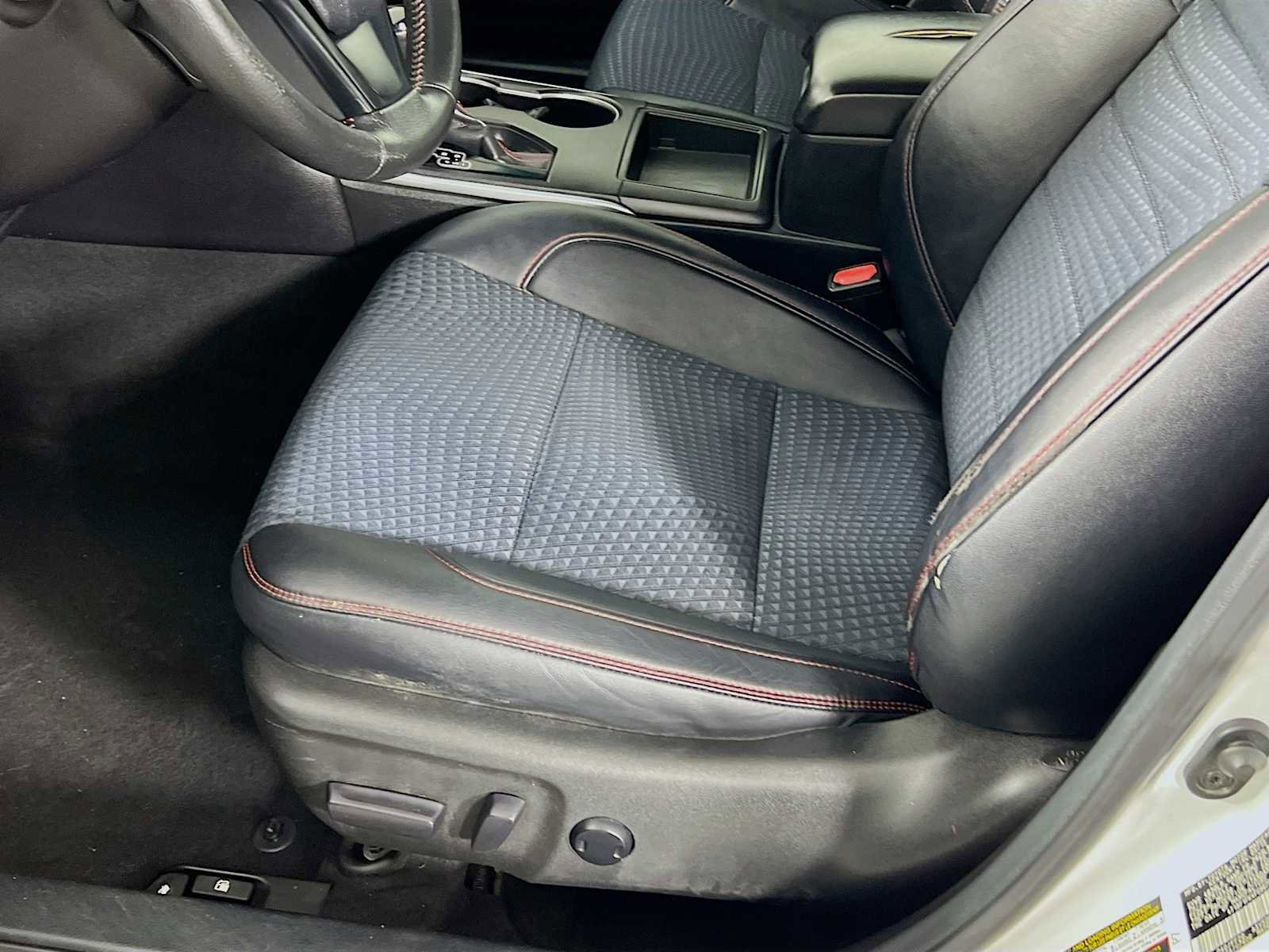 Used 2015 Toyota Camry SE image 19