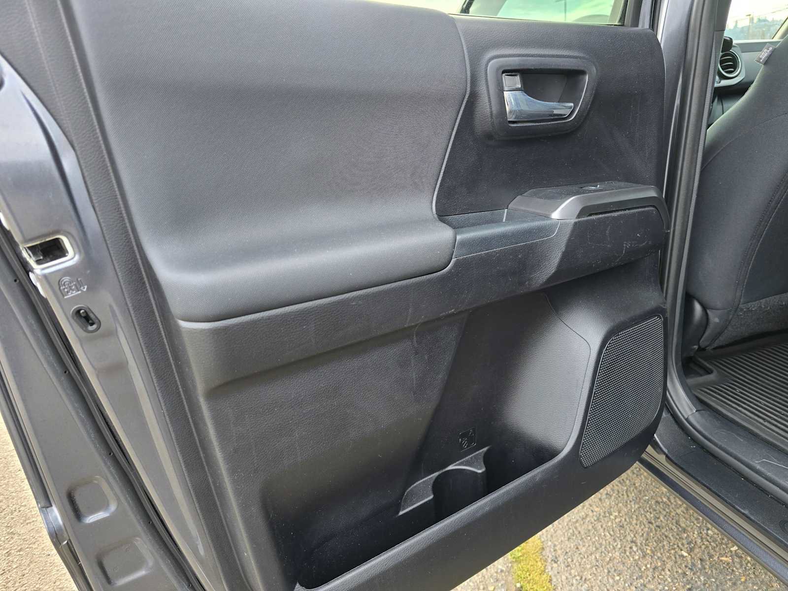 Used 2021 Toyota Tacoma TRD Sport w/ Technology Package image 19