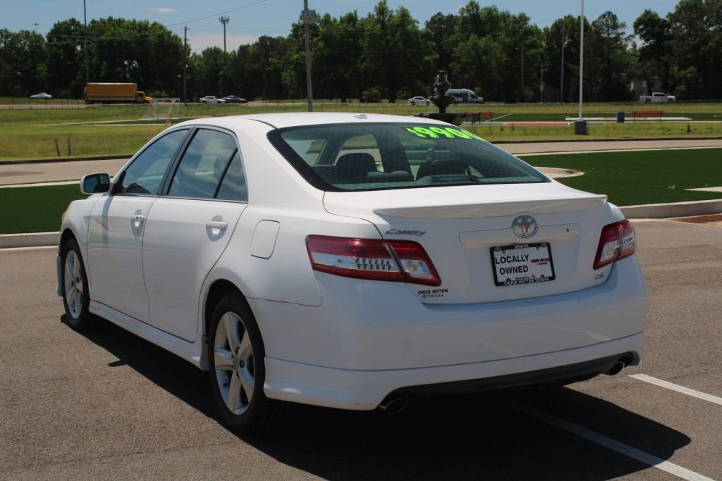 Used 2011 Toyota Camry SE w/ SE Extra-Value Pkg #1 FWD image 11