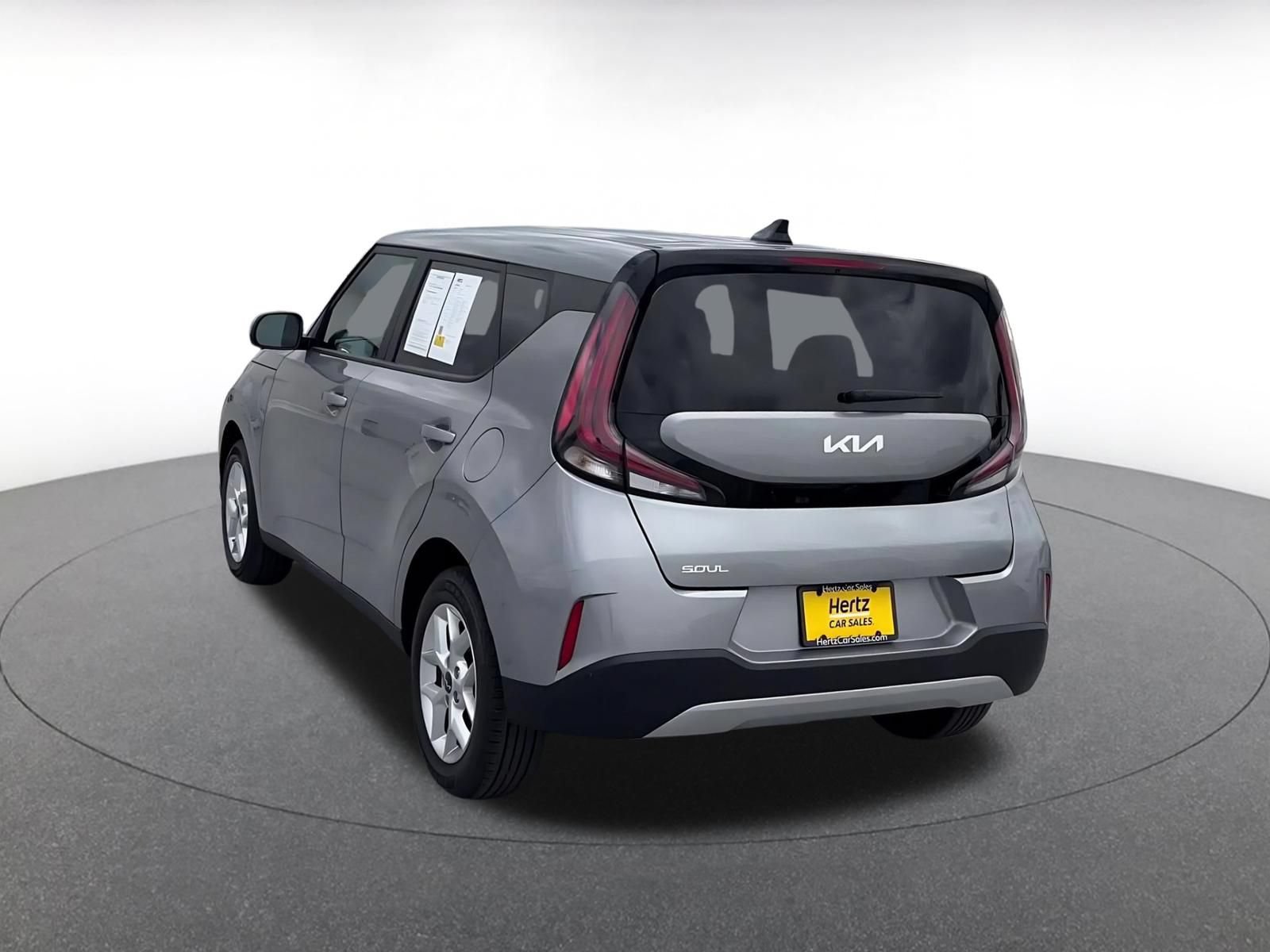 Used 2025 Kia Soul LX w/ LX Technology Package FWD image 11