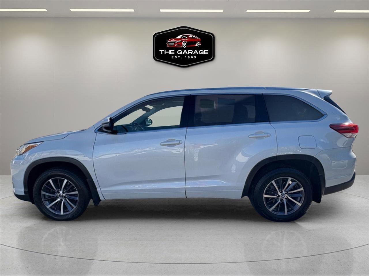 Used 2018 Toyota Highlander XLE image 3