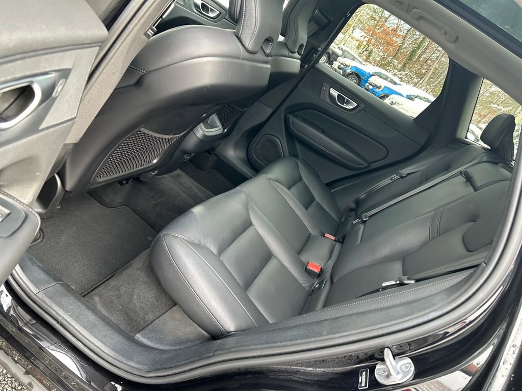 Used 2024 Volvo XC60 B5 Plus image 25
