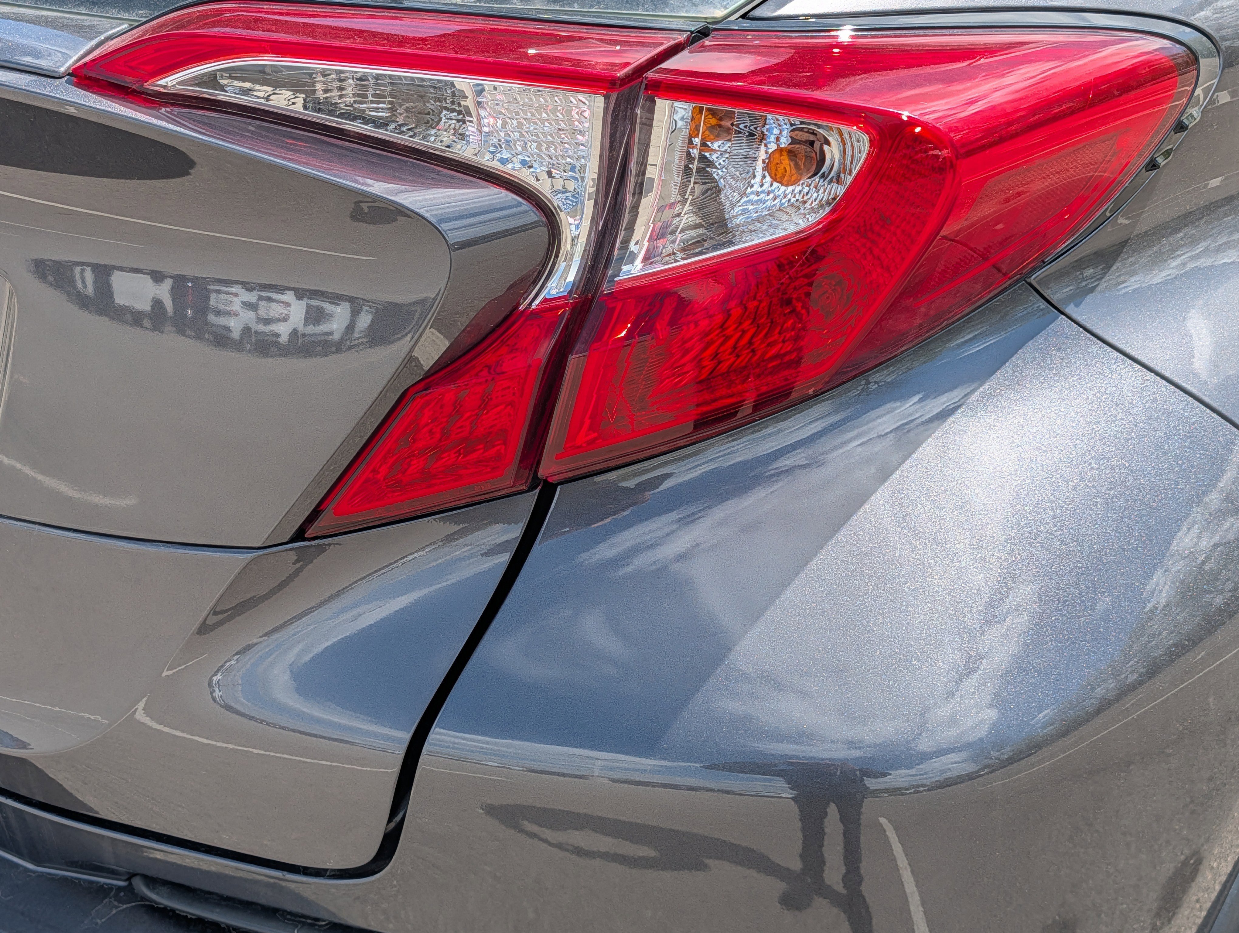 Used 2021 Toyota C-HR LE FWD image 17