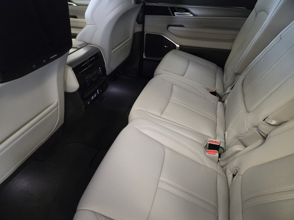 New 2026 Jeep Grand Wagoneer Limited AWD/4WD image 9
