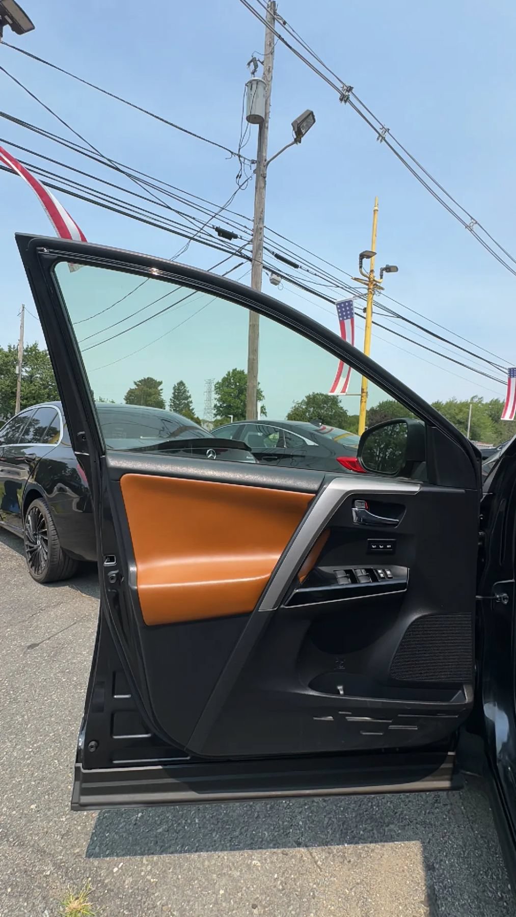Used 2018 Toyota RAV4 Limited AWD/4WD image 9