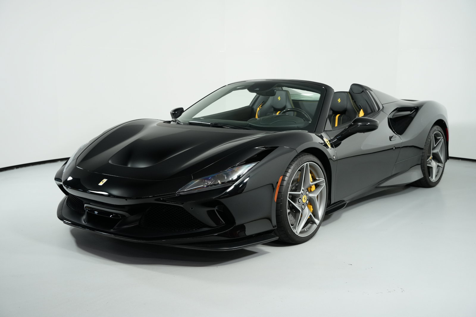 Used 2022 Ferrari F8 Spider RWD image 21