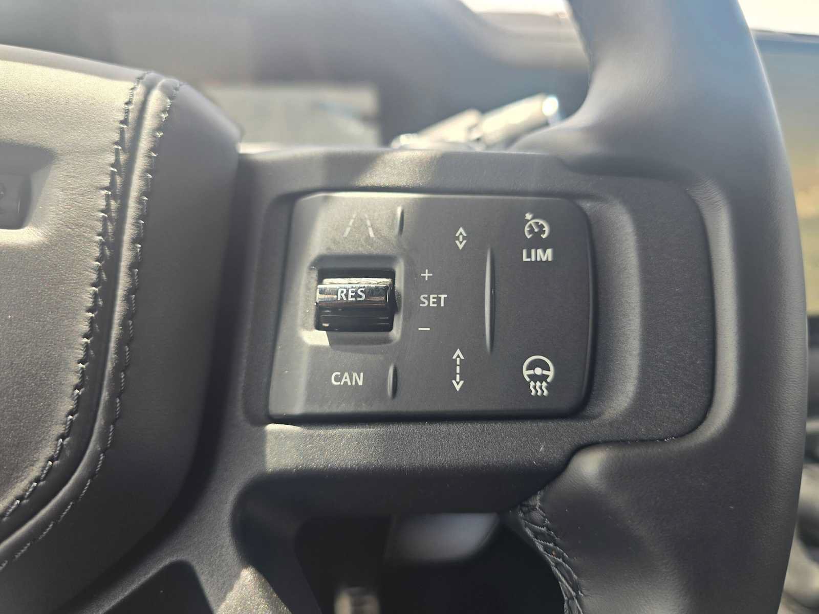 Used 2025 Land Rover Defender 110 AWD/4WD image 33
