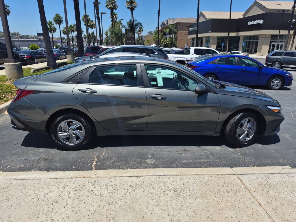 Used 2026 Hyundai Elantra SE FWD image 8