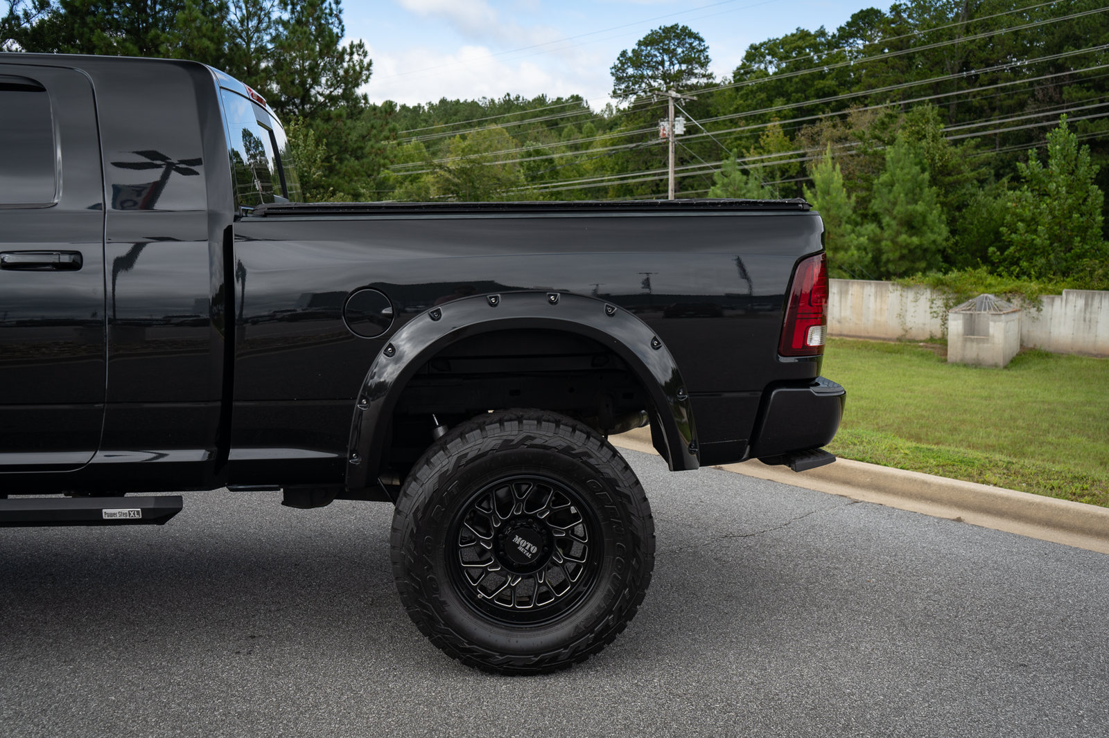 Used 2018 RAM 2500 Laramie w/ Sport Appearance Group AWD/4WD image 6