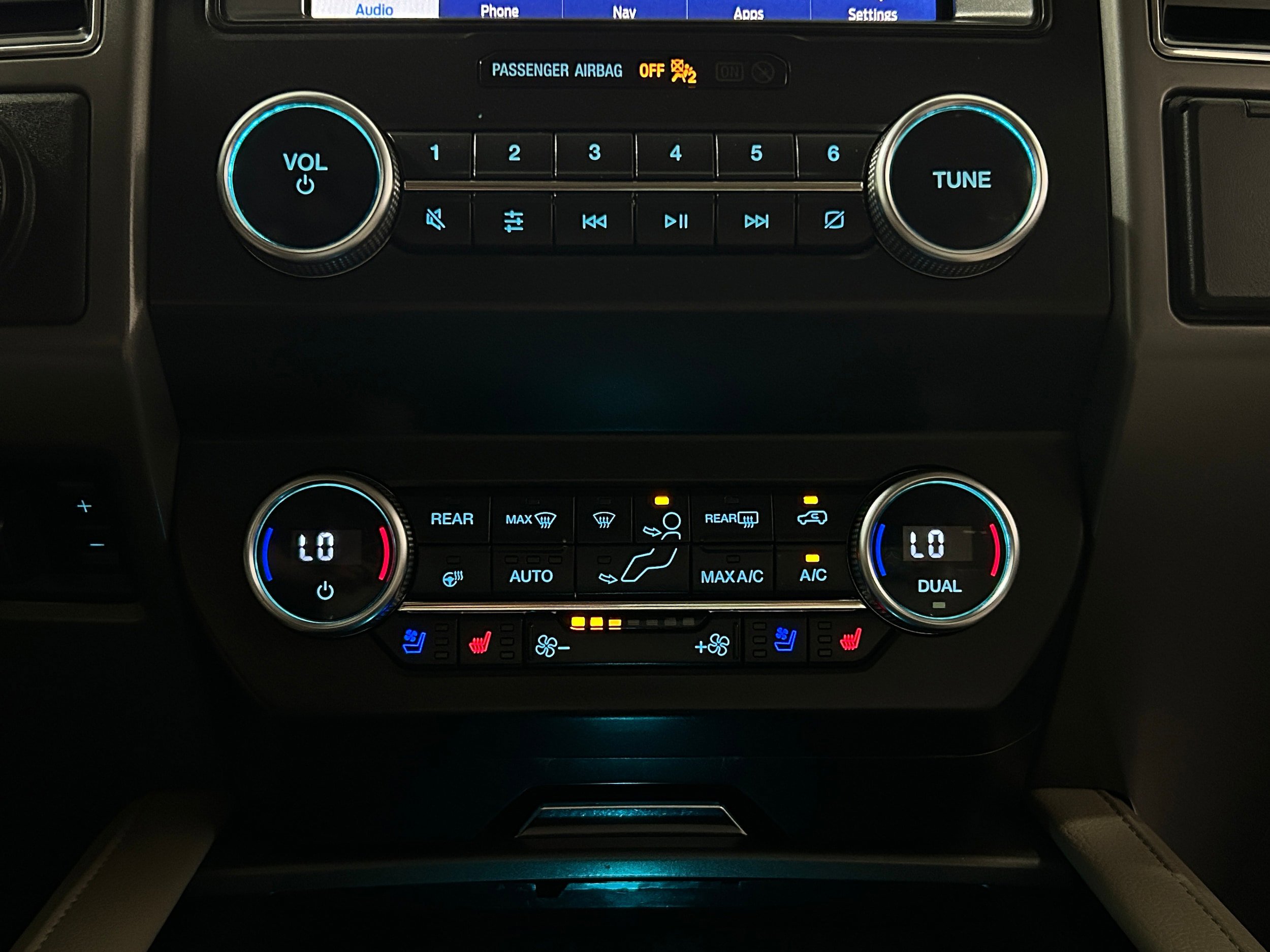 Used 2020 Ford Expedition Max XLT w/ Equipment Group 202A AWD/4WD image 9