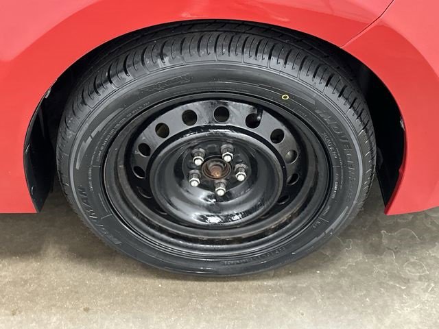 Used 2015 Toyota Corolla LE image 5