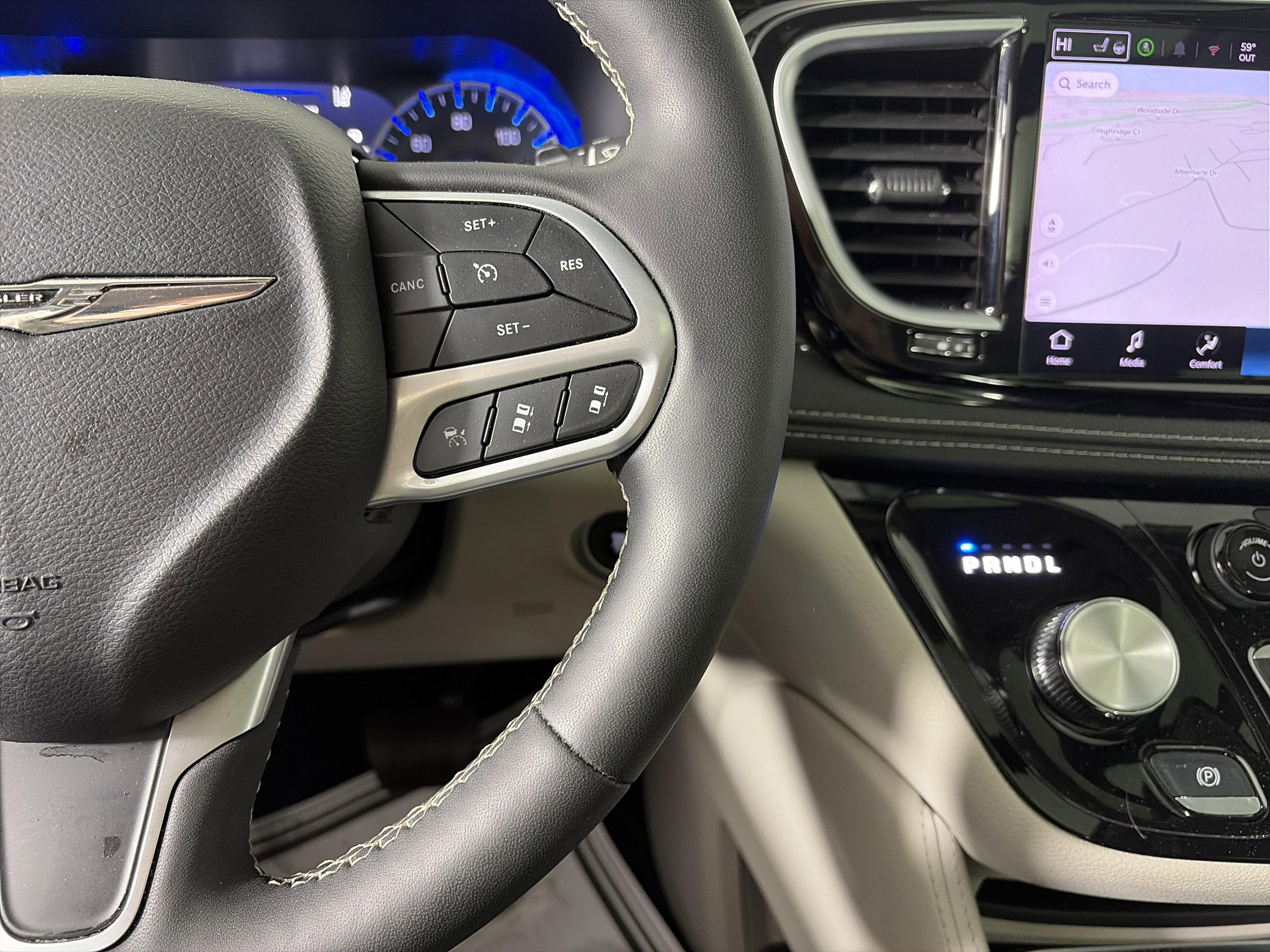 Used 2024 Chrysler Pacifica Limited image 18