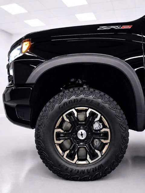 Used 2024 Chevrolet Silverado 1500 ZR2 w/ Technology Package AWD/4WD image 10