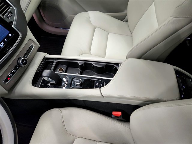 Used 2024 Volvo XC90 B5 Plus image 22